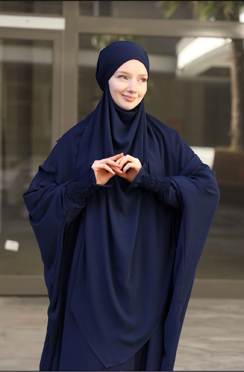 Razan Ferace (Lacivert) resmi