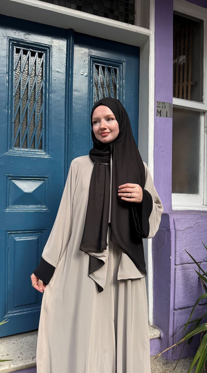 Leyna Abaya Takım resmi