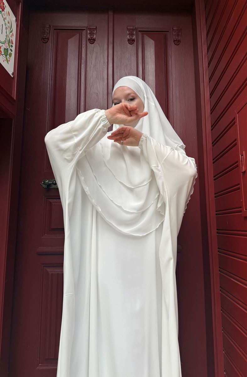 Hanne Nurun oval Beyaz Takım resmi